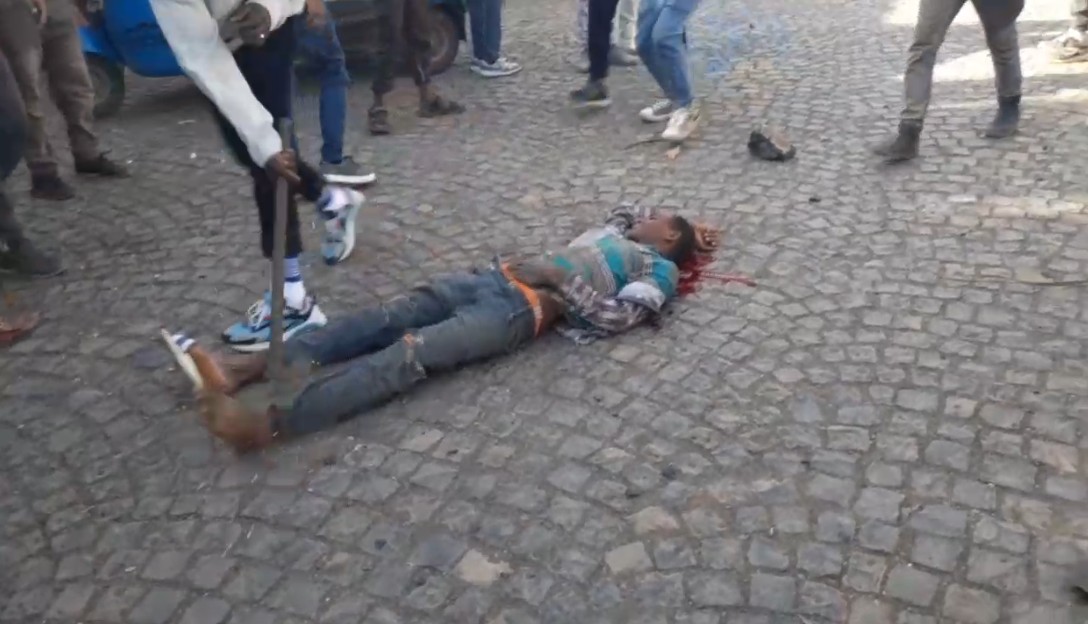 A victim of the conflict lying dead on the streets of Gondar. Pic- ESG. 