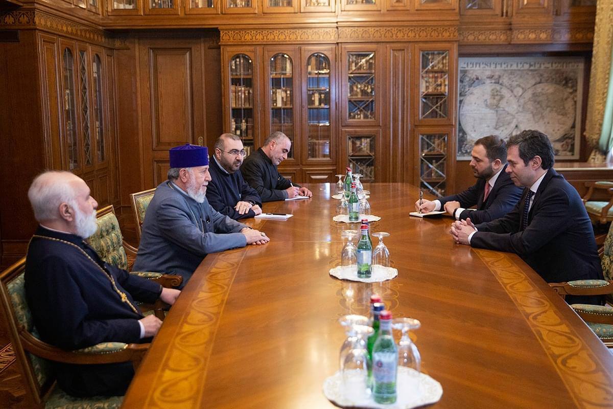 Armenian Catholicos Welcomes New Greek Ambassador, Discusses Shared Challenges and Cooperation