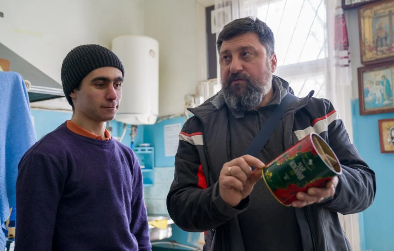 Students of Kyiv Theological Schools Began Making Trench Candles for the Armed Forces