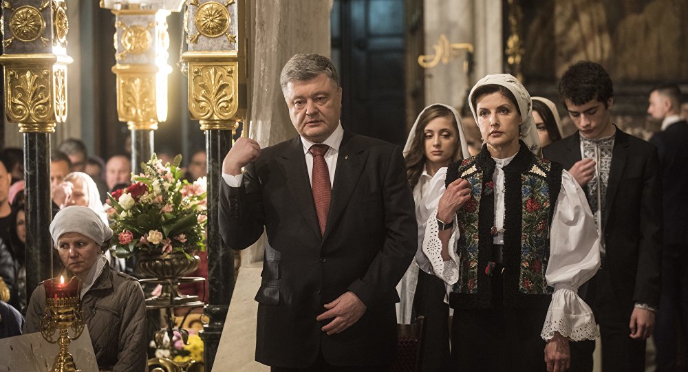 Poroshenko: Ukrainian Orthodox Believers Must Choose Either Ukraine, or Russia