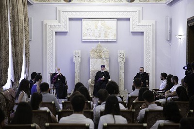 Catholicos-Patriarch Karekin II Urge Youth to Adhere to National and Spiritual Values