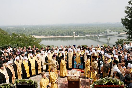 UP TO 30,000 GATHERED TO PRAY IN KIEV AT END OF CROSS PROCESSION – NO INCIDENTS