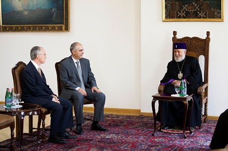 Armenian Pontiff Receives Ambassador of Greece