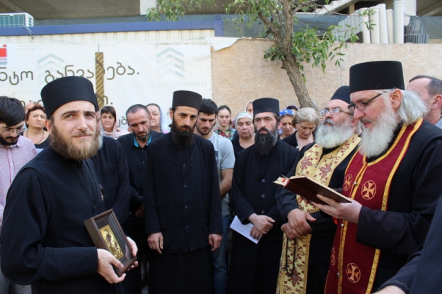 Radical Nationalist Groups, Georgian Orthodox Priests Protest Papal Visit