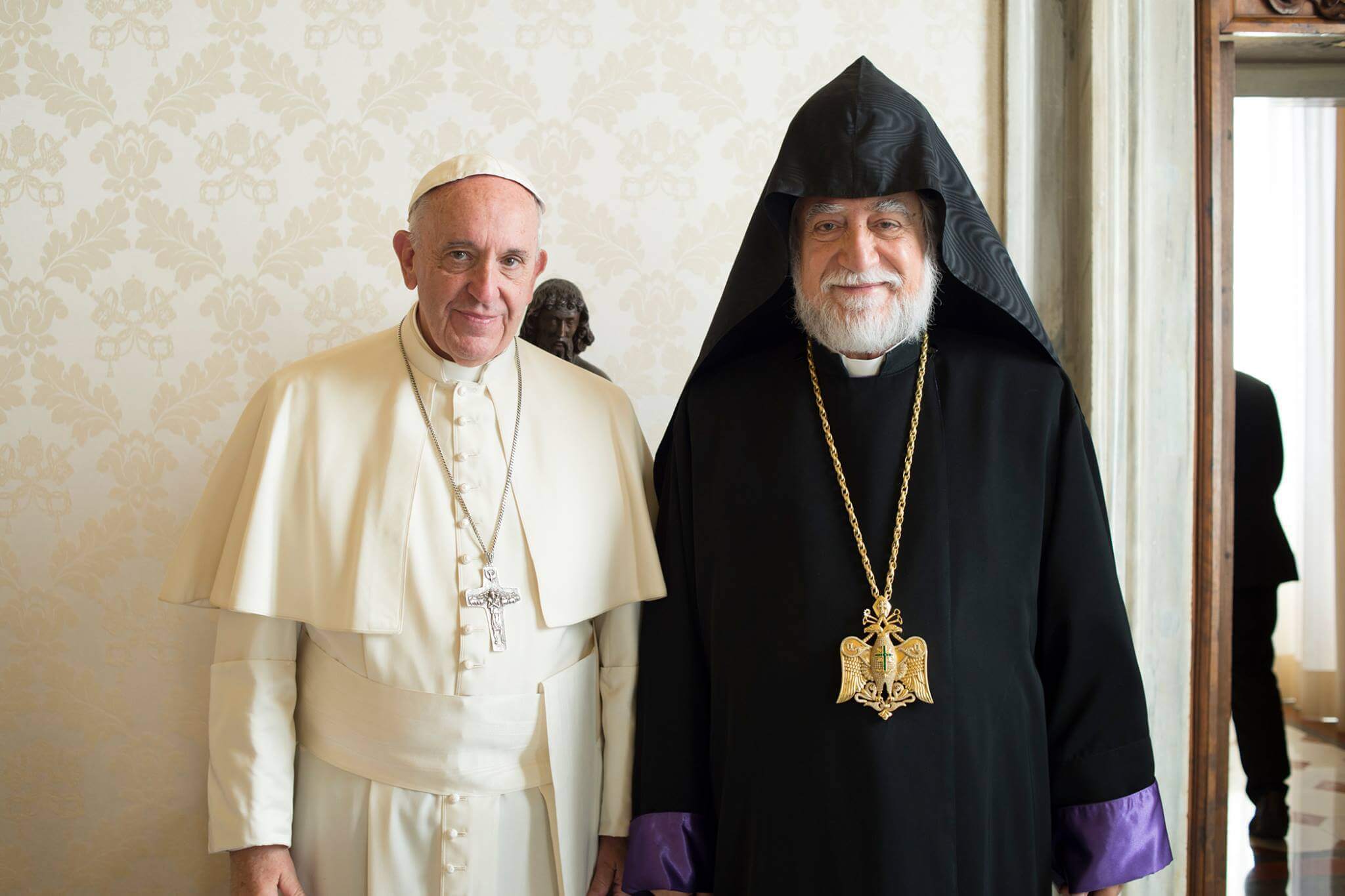 His Holiness Aram I and Pope Francis Meet in Vatican