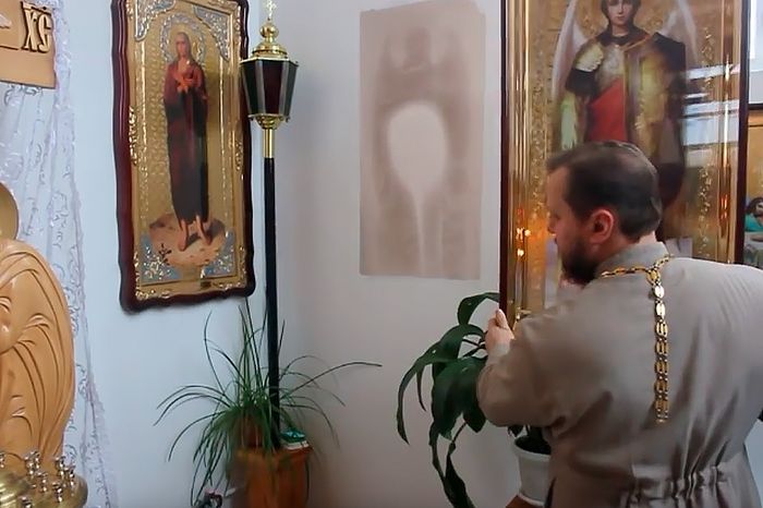 ICONS MIRACULOUSLY APPEAR ON WALLS OF OMSK CHURCH