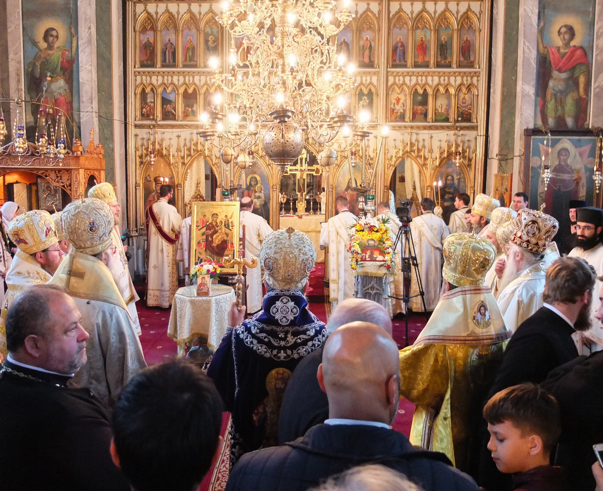 Thousands of believers present at Bistriţa Monastery on the Feast of Pious Saint Gregory the Decapolite