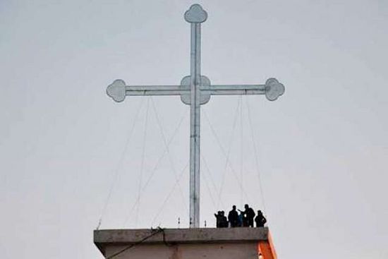 HUGE CROSS ERECTED NEAR MOSUL AFTER LIBERATION FROM ISIS