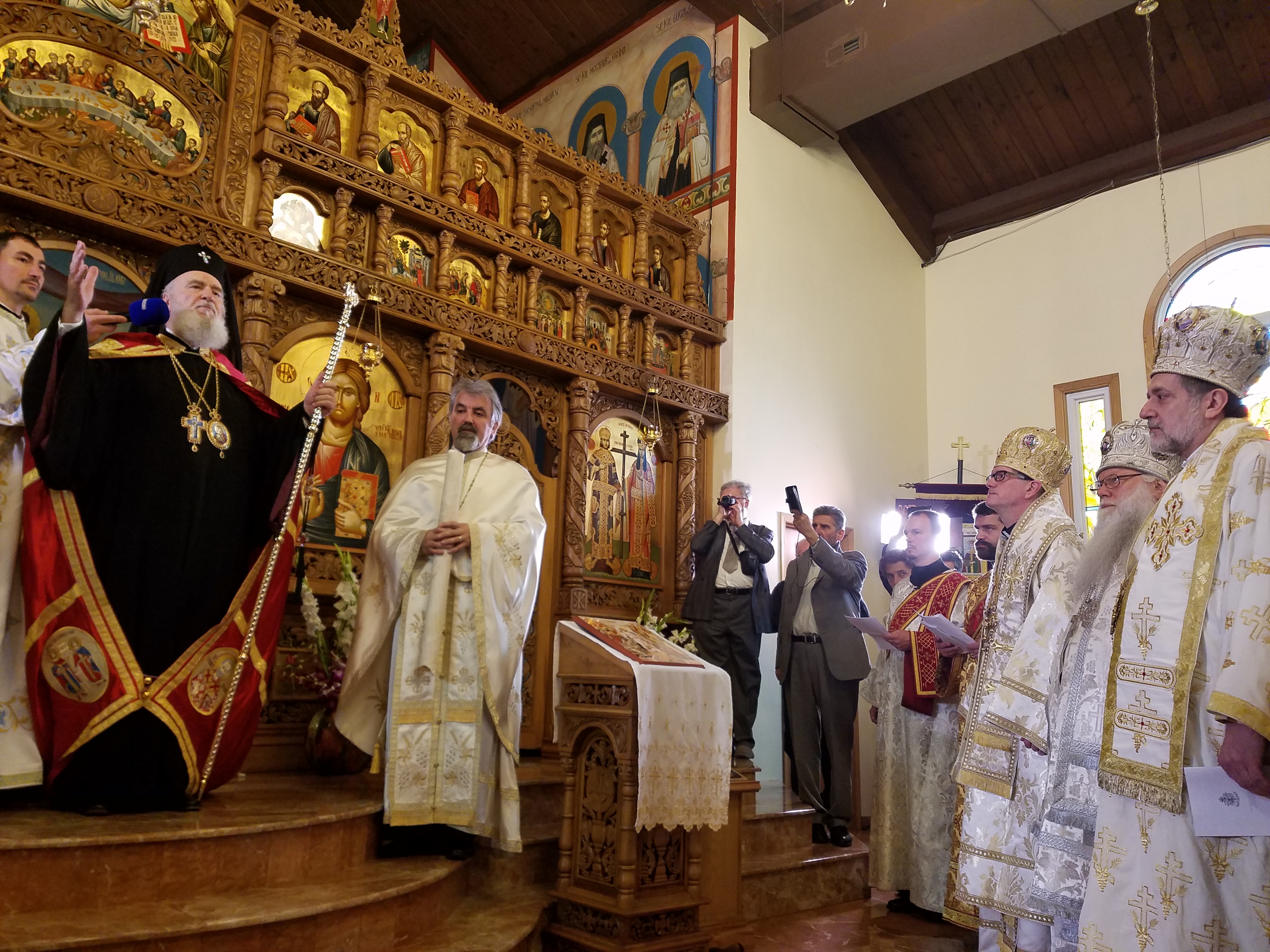 NEW ROMANIAN ORTHODOX METROPOLIA OF THE UNITED STATES HOLD ENTHRONEMENT CEREMONY