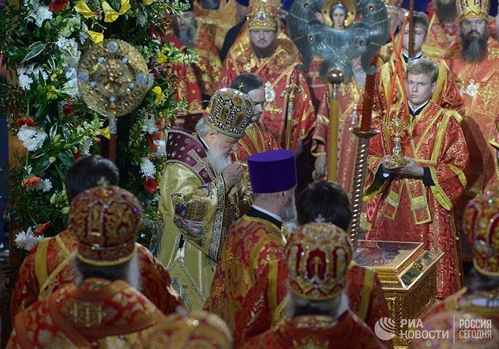 RELICS OF ST. NICHOLAS CEREMONIOUSLY GREETED AT CHRIST THE SAVIOR CATHEDRAL