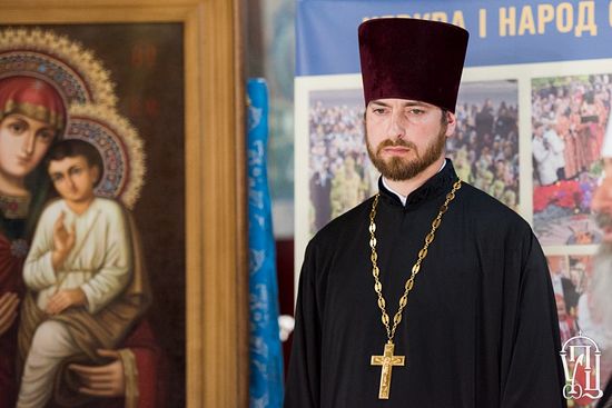 PRIEST AWARDED FOR DEFENDING MIRACULOUS ICON FROM VANDALS DURING ALL-UKRAINE PROCESSION