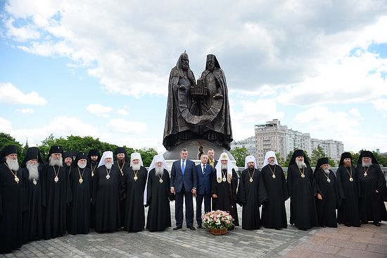 MONUMENT TO 10TH ANNIVERSARY OF MP-ROCOR REUNION CONSECRATED AT CHRIST THE SAVIOR CATHEDRAL