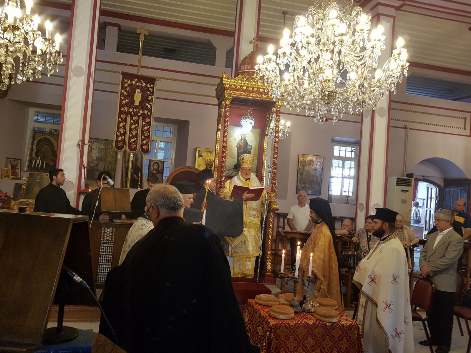 Romanians in Turkey offer prayers to Virgin Martyr Paraskeva on her feast day