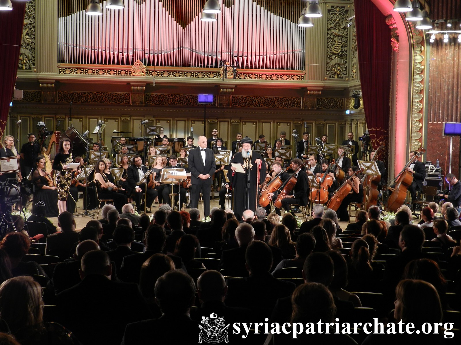 Patriarch Ignatius Aphrem II Receives Constantin Brancoveanu Award