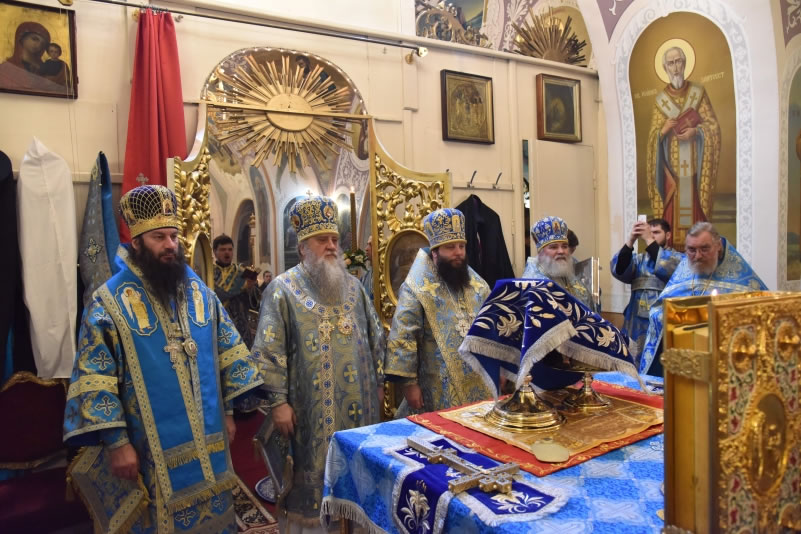 A Night-Time Divine Liturgy is Celebrated in the Presence of the Kursk Root Icon of the Mother of God “of the Sign”