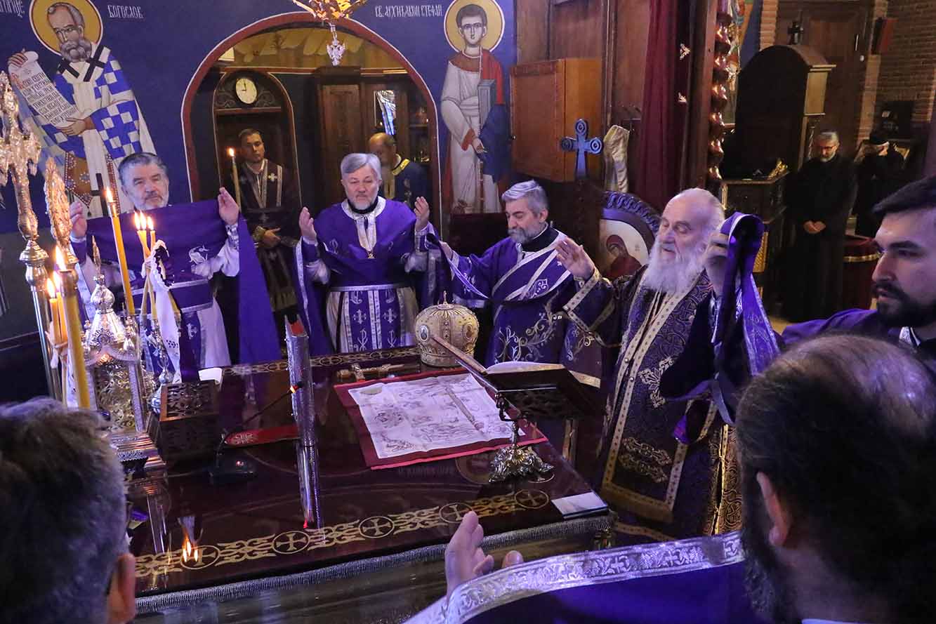 Patriarch Irinej serves in Bezanijska Kosa