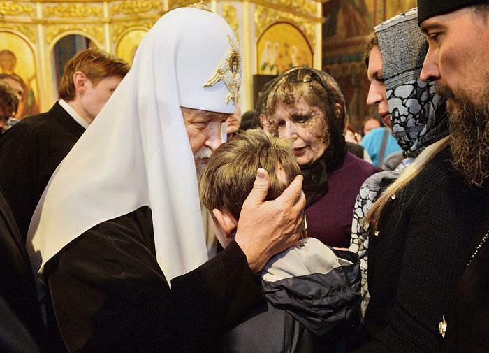 PATRIARCH KIRILL VISITS KEMEROVO TO COMFORT THOSE MOURNING ON 40TH DAY OF SHOPPING MALL TRAGEDY