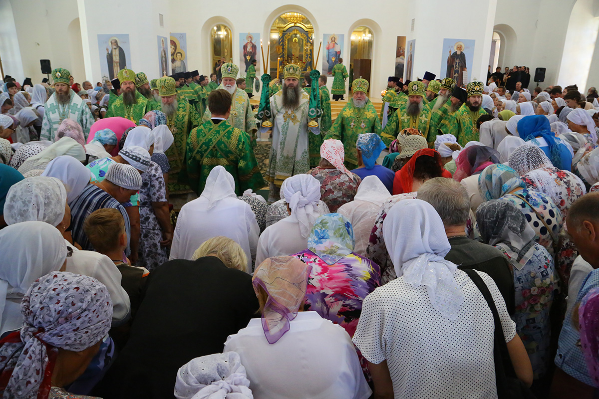 FIRST DIVINE LITURGY SERVED IN RESURRECTED DORMITION CATHEDRAL AT ST ...