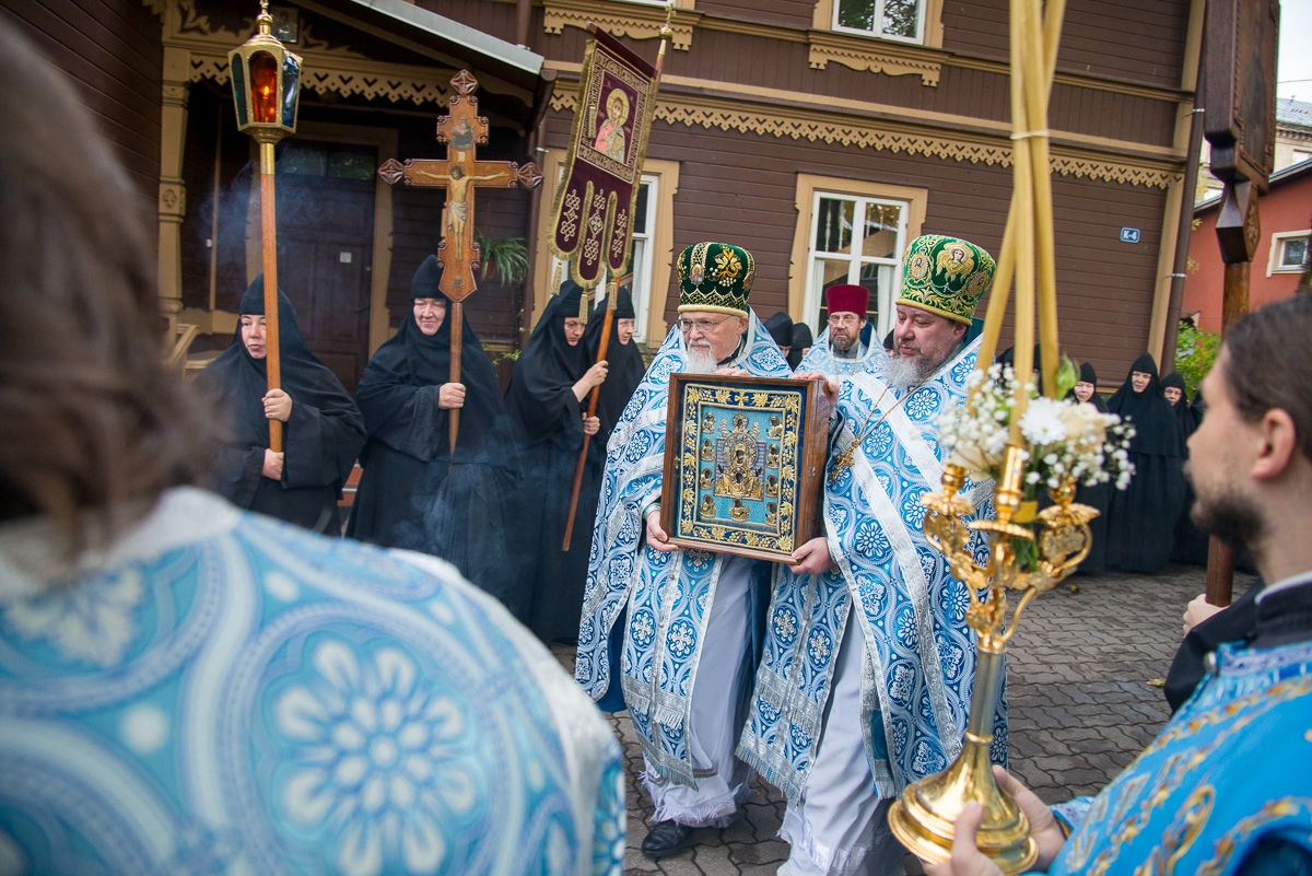 Holy Trinity-St Sergius Convent in Riga ceremoniously greets the Kursk Root Icon of the Mother of God “of the Sign”