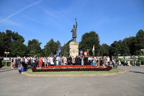 “Road of the Cross and Repentance” Procession Held in Chisinau