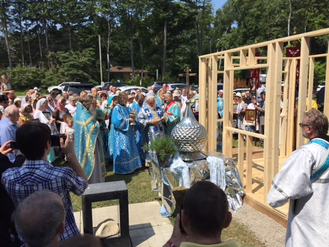 The consecration of the icon and cupola cross for the Royal Passion-Bearers’ Chapel in Beryozki