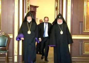 Pressure on Armenian PM Pashinyan Grows as Church Leaders call for His Resignation