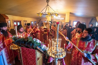 Bishop Nicholas of Manhattan heads celebrations of the “little feast” of Holy Cross Hermitage