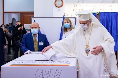 Patriarch Daniel casts ballot in 2020 Romania legislative election