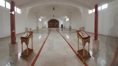 Man sanctifies the place: How Romanians transformed a warehouse into a church in Italy