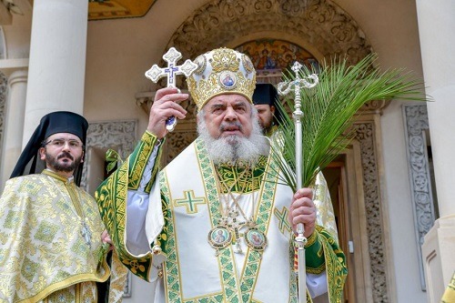 Patriarch Daniel Spreads Message of Hope on Palm Sunday: Christ will Help us Overcome the Pandemic