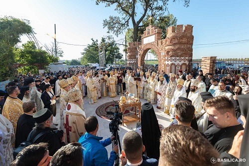 Romanian, Greek and Bulgarian Orthodox Prelates Consecrate the Main Church of the Pantocrator Monastery in Vlaşca