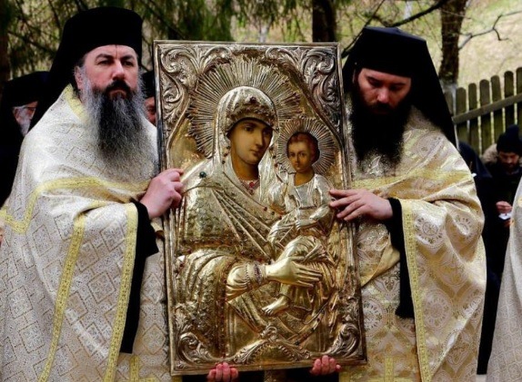 Wonderworking Icon from Romania’s Sihăstria Monastery Carried in Procession Against Coronavirus and Drought
