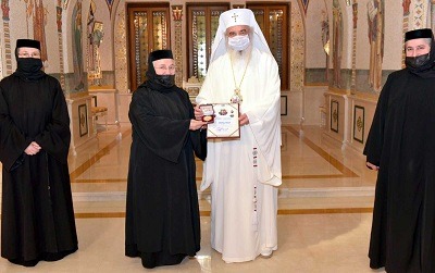 Patriarch Daniel bestows awards to Voroneţ Monastery’s nuns for missionary activities