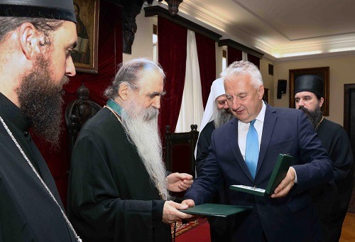 Hungarian Government Decorates Bishop Irinej of Backa With the Order of Merit