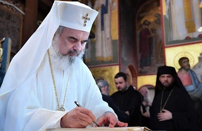 Patriarch Daniel urges parents, professors and priests to support students intensely at the end of a difficult school year