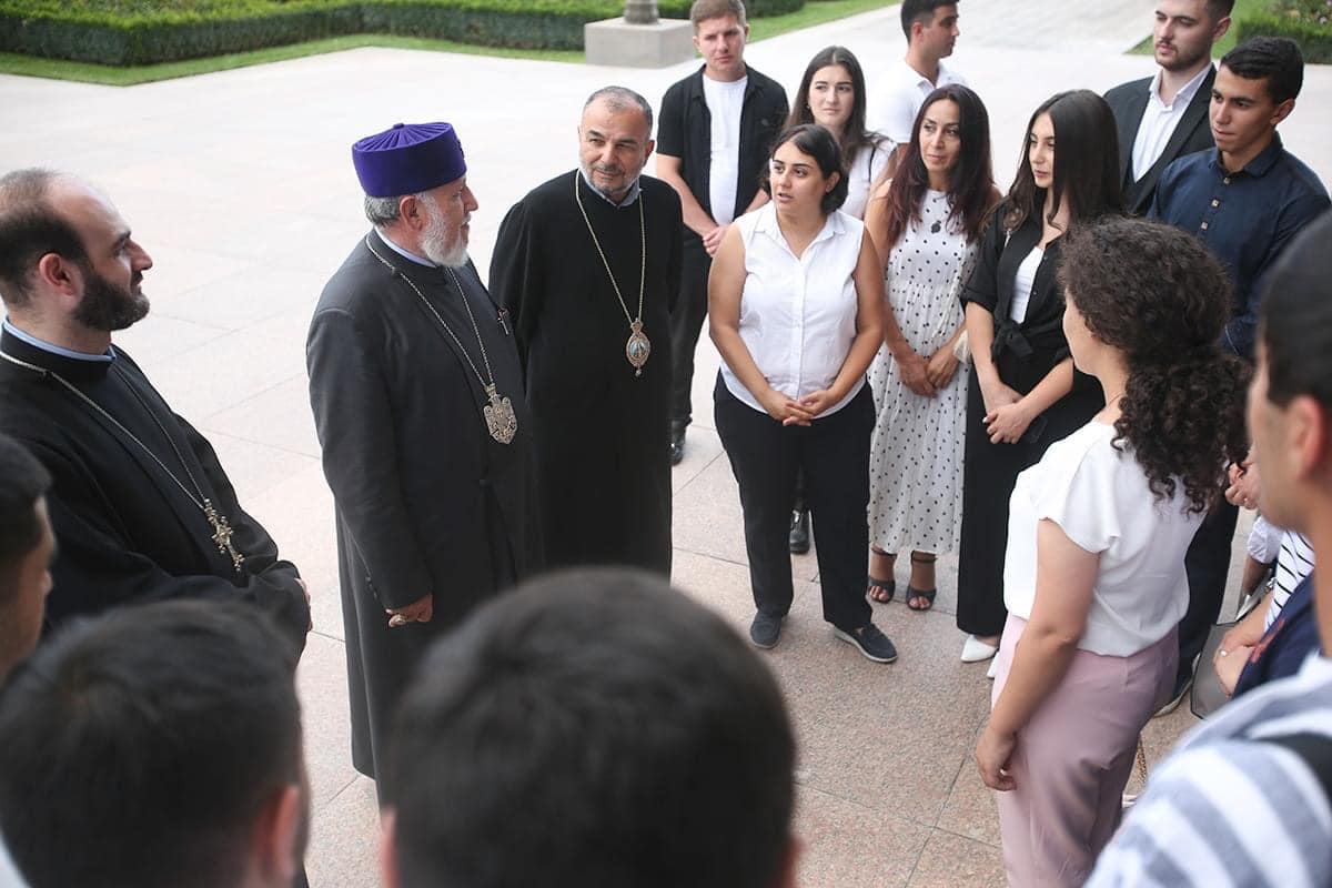 Catholicos Karekin II Received Youths from Artsakh