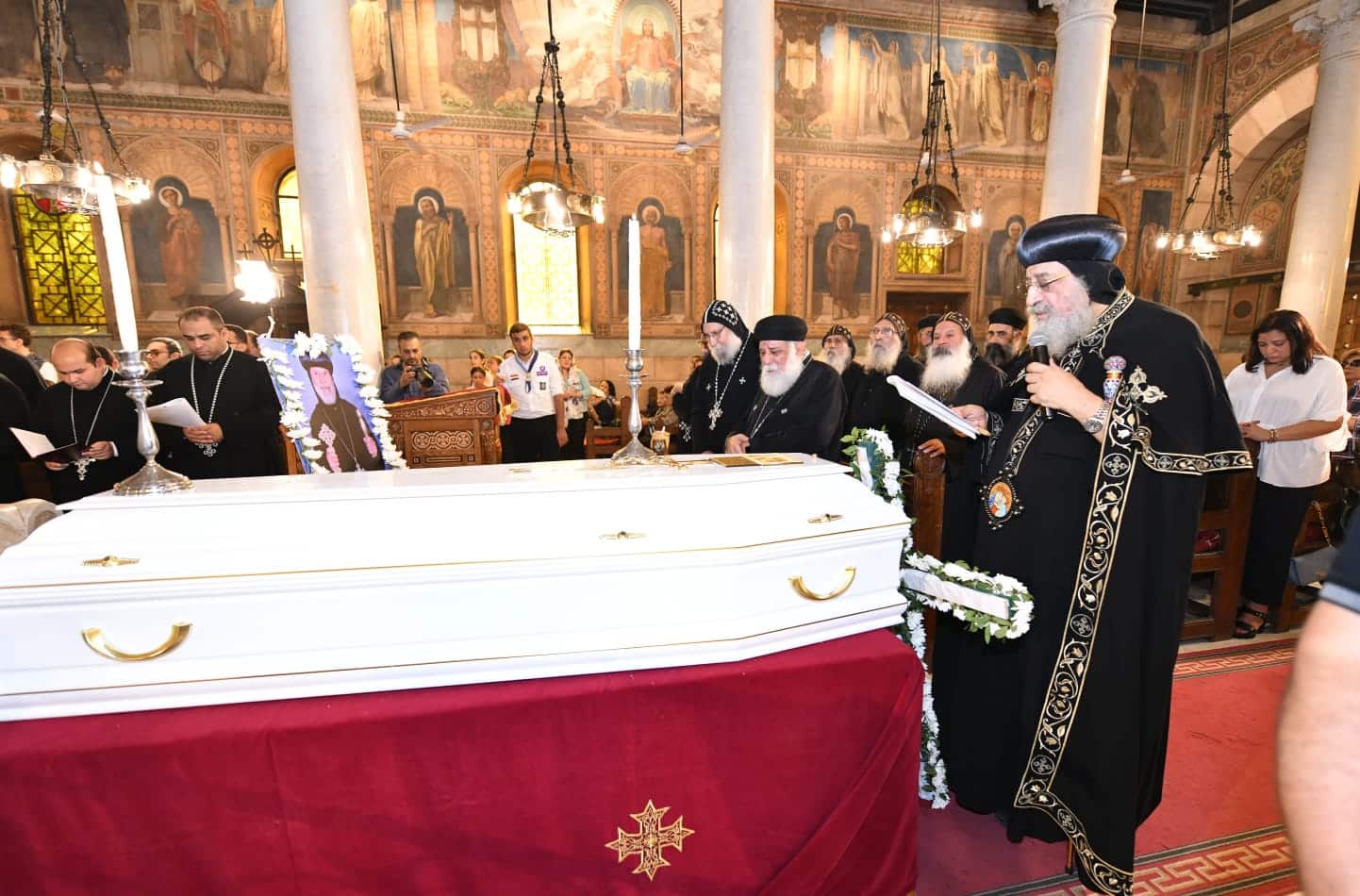 Metropolitan Athanasius of French Copts Laid to Rest