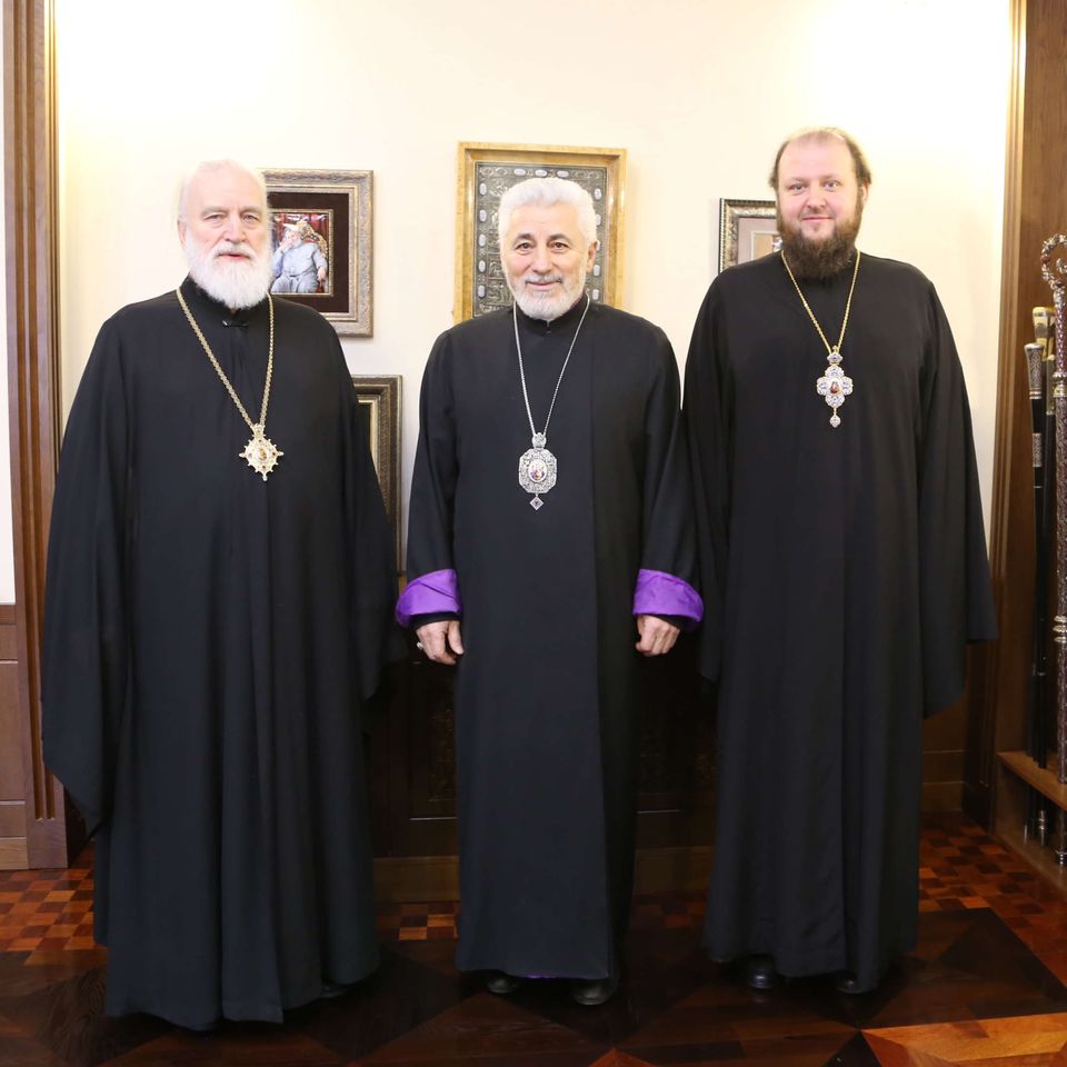Metropolitan Pavel of Krutitsky Meets with Archbishop Ezras Nersissian: Strengthening Russian-Armenian Church Relations