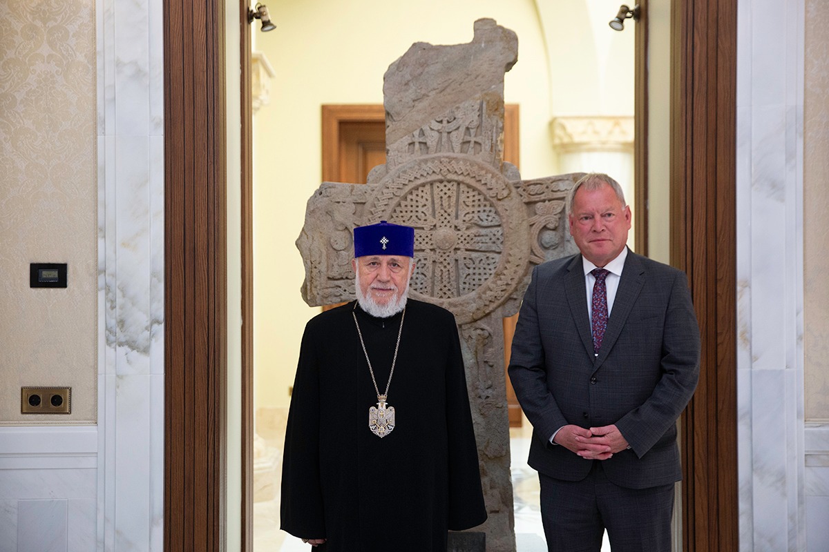 Armenian Religious Leader Meets with Head of EU Observer Mission, Discusses Border Tensions