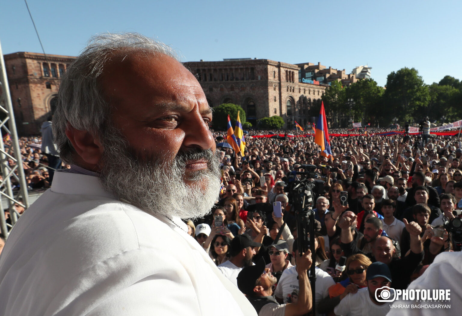 Armenian Archbishop Leads Mass Rally Against Border Deal, Demands PM Resignation