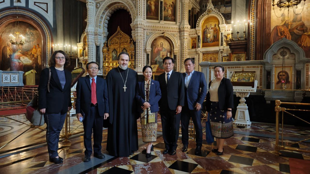 Laotian Delegation Visits Moscow’s Christ the Savior Cathedral